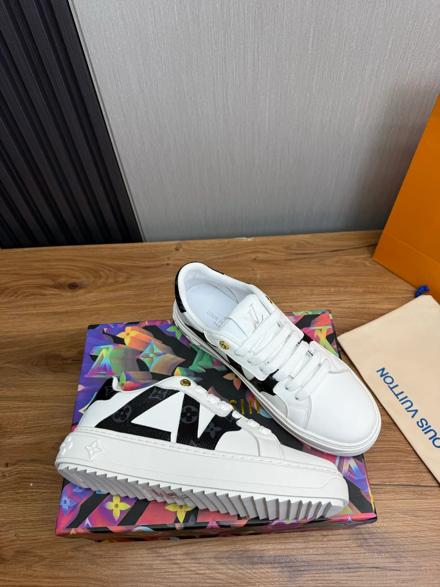 Men's shoes 💰520💰 LOUIS VUITTON [Luden Yiwei] The new trendy Lv is on the market 🎁, casual and fashionable men's shoes 👟 The upper is made of imported silk cowhide + cowhide mesh lining, the original wear-resistant rubber outsole, the version is simple and elegant, exclusive for trendy men. 38-44